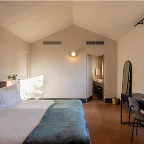 4 bedroom villa with pool near Noto, sleeps 8